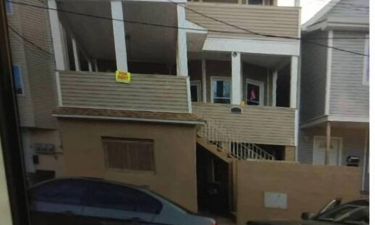 Stapleton House | One room/bath & kitchen/safe deck