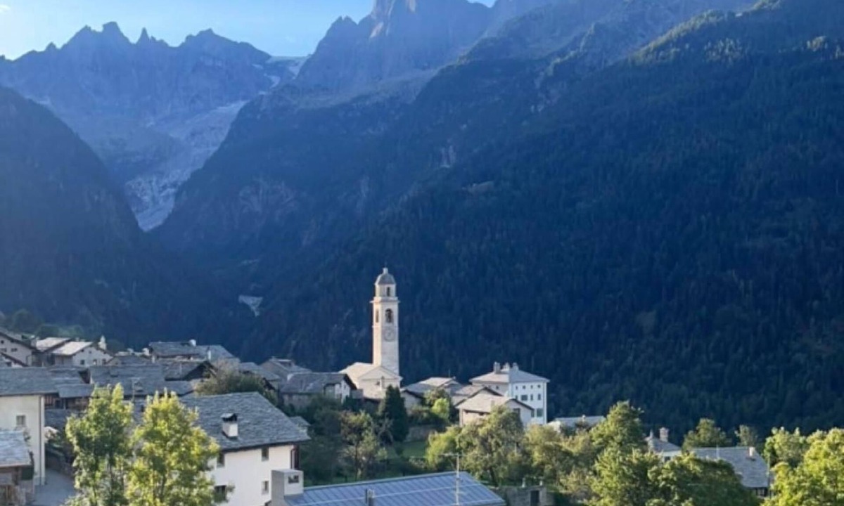Bregaglia Apartment | One-room flat with mountain view