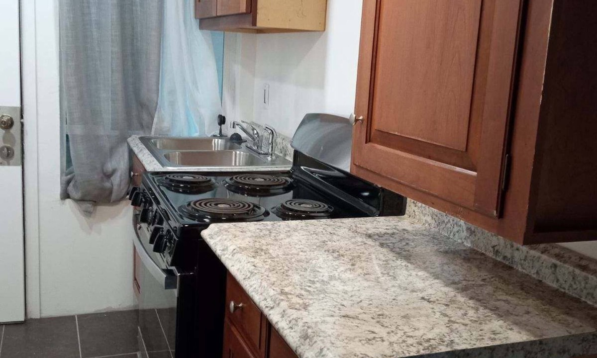 Mosswood Apartment | One Room Place