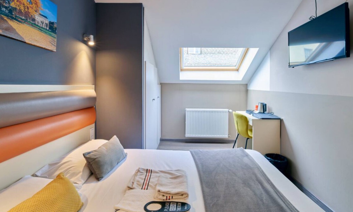 Contades Hotel | One Room w/Double Bed | Pet Friendly | Near Strasbourg Museum of Fine Arts