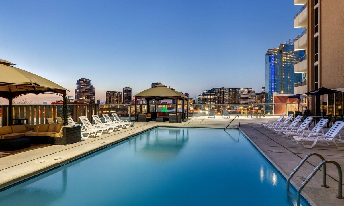 Downtown Dallas Hotel | One Unit | Breakfast Included | Pool Access |