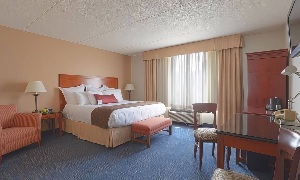 Wenatchee Hotel | One Unit | Pool Access | Free Breakfast