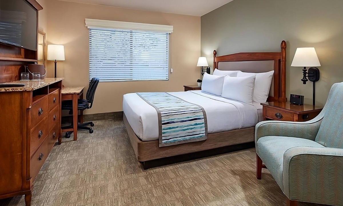 Coronado Hotel | One Unit | Private Parking | Near Beach