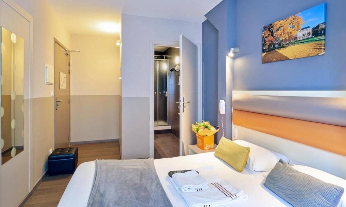 Contades Hotel | One Unit w/Two Beds | Pet Allowed | Near Place du Marché Gayot