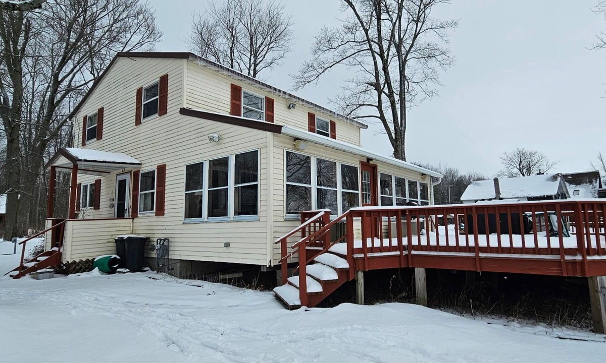 Bridgeport House | Oneida Lakefront Camp- Perfect for Winter and Summer Activities-Lower Unit