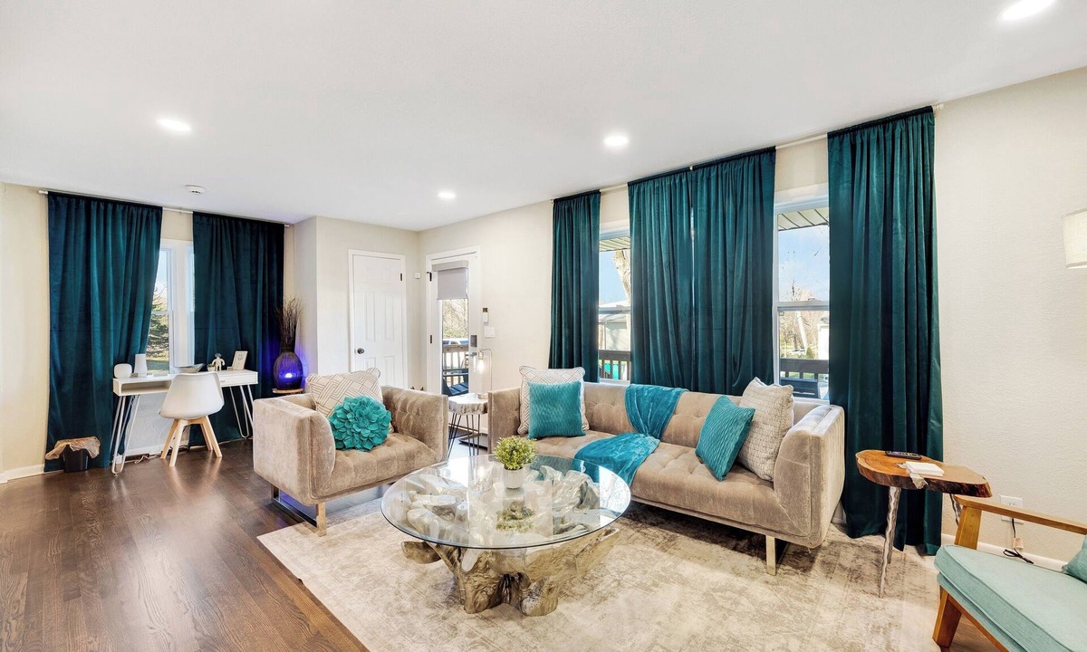 Lee's Summit House | OneNinth-Luxury Downtown Retreat