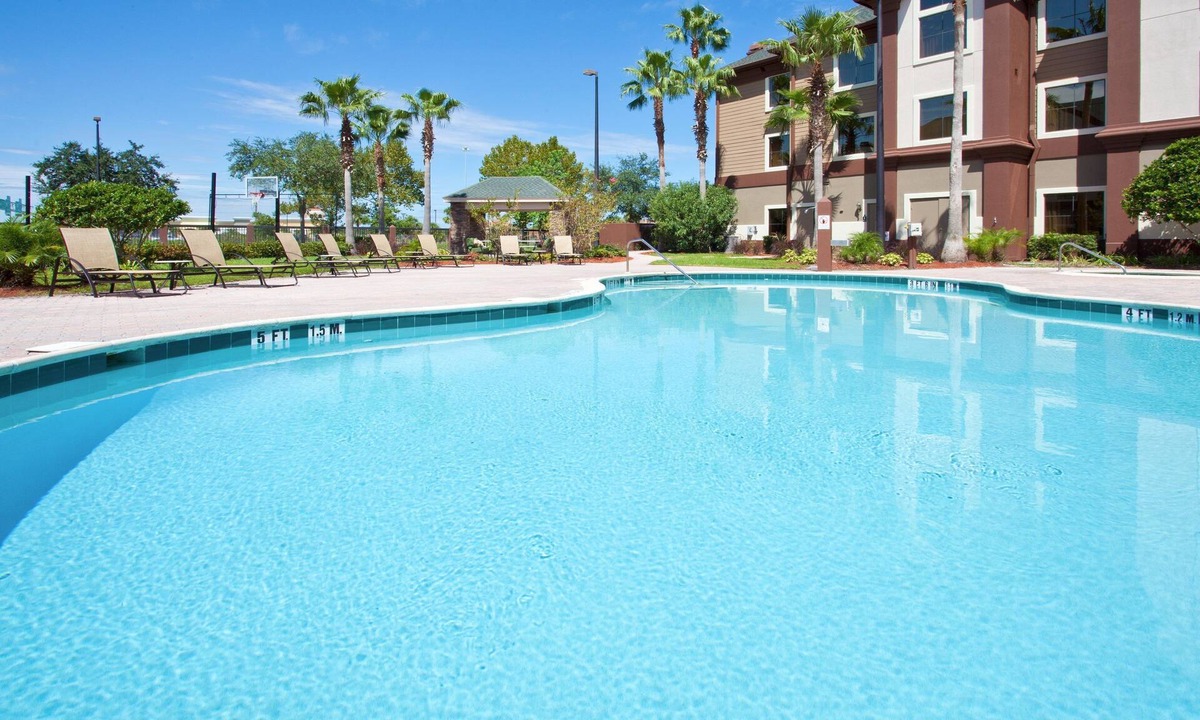 Airport North Condo | Only 1.5 Miles from Orlando International Airport + 24 Hour Fitness Center | 25 Minutes to Disney World