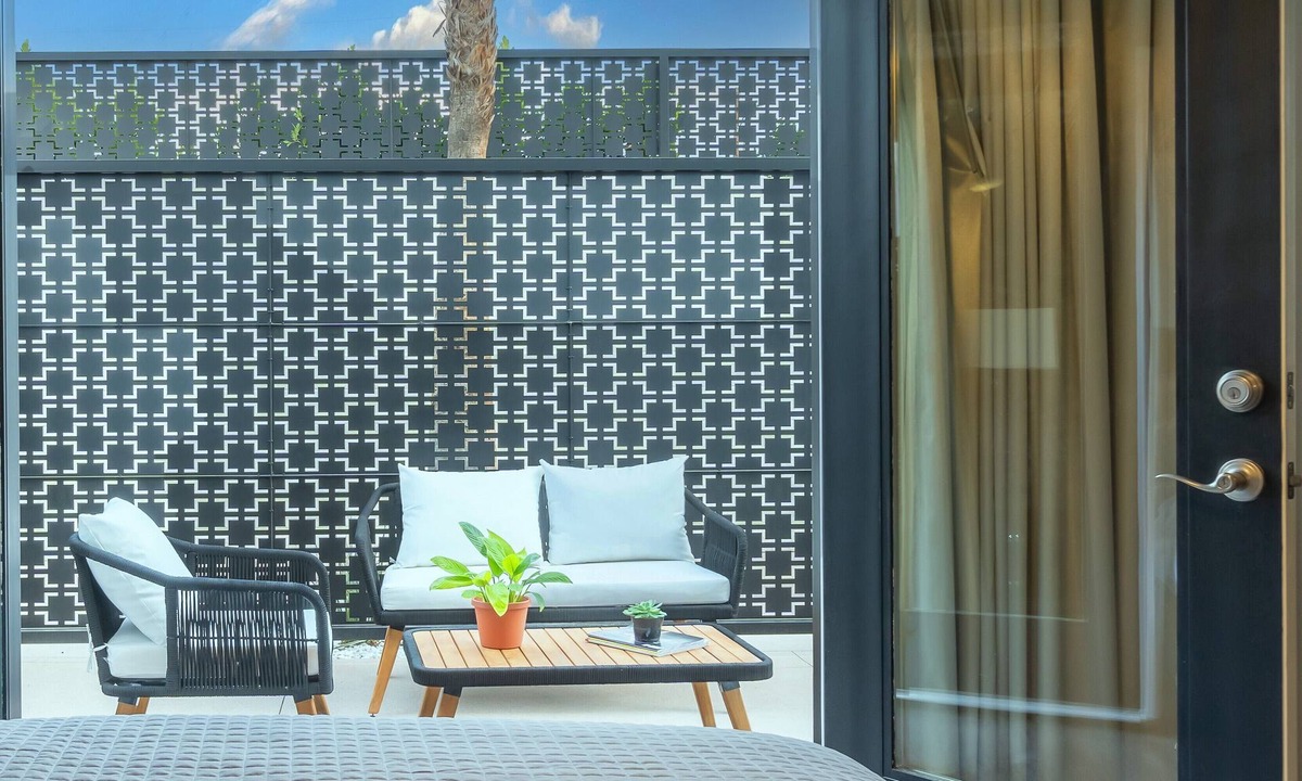Desert Hot Springs Hotel | Onsen Hotel & Spa