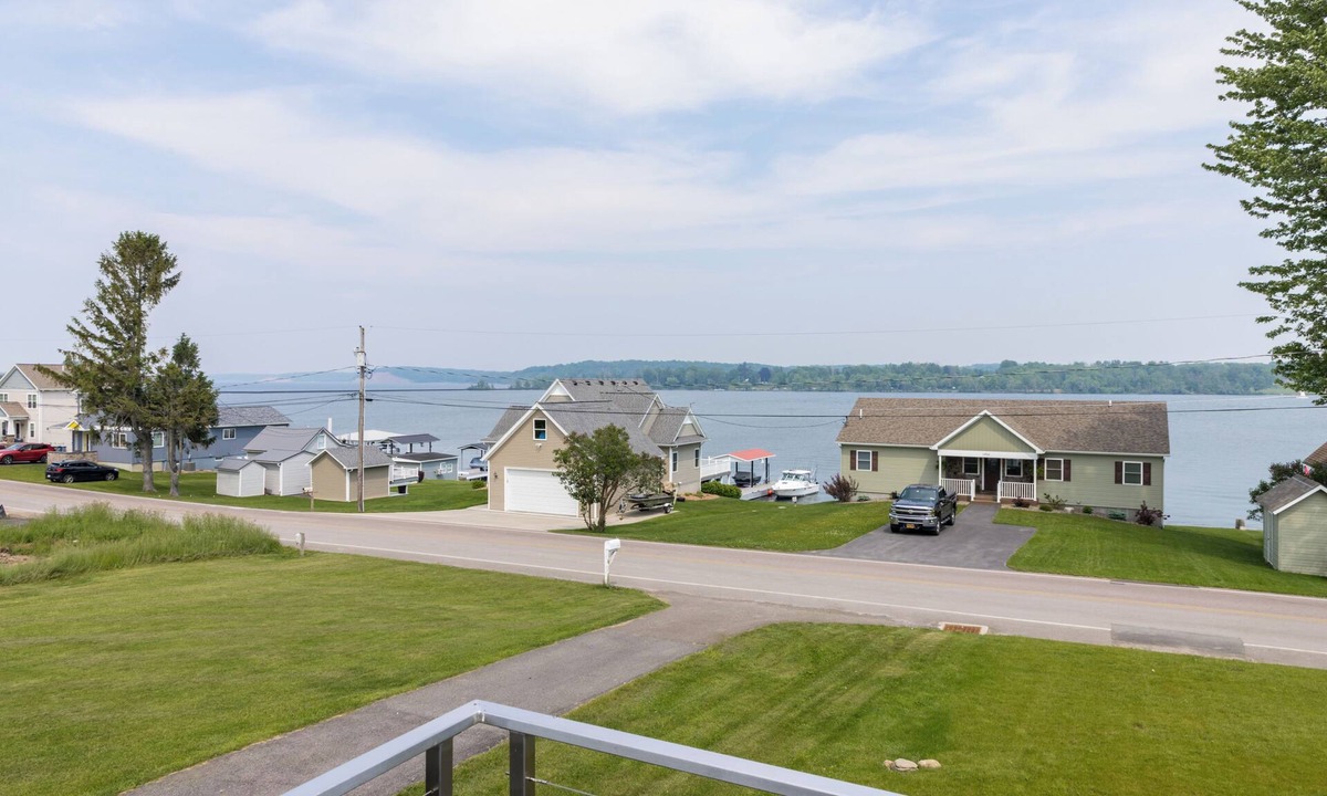 Sterling House | Ontario Blue. Modern 3-bedroom house with AC in charming Fair Haven.