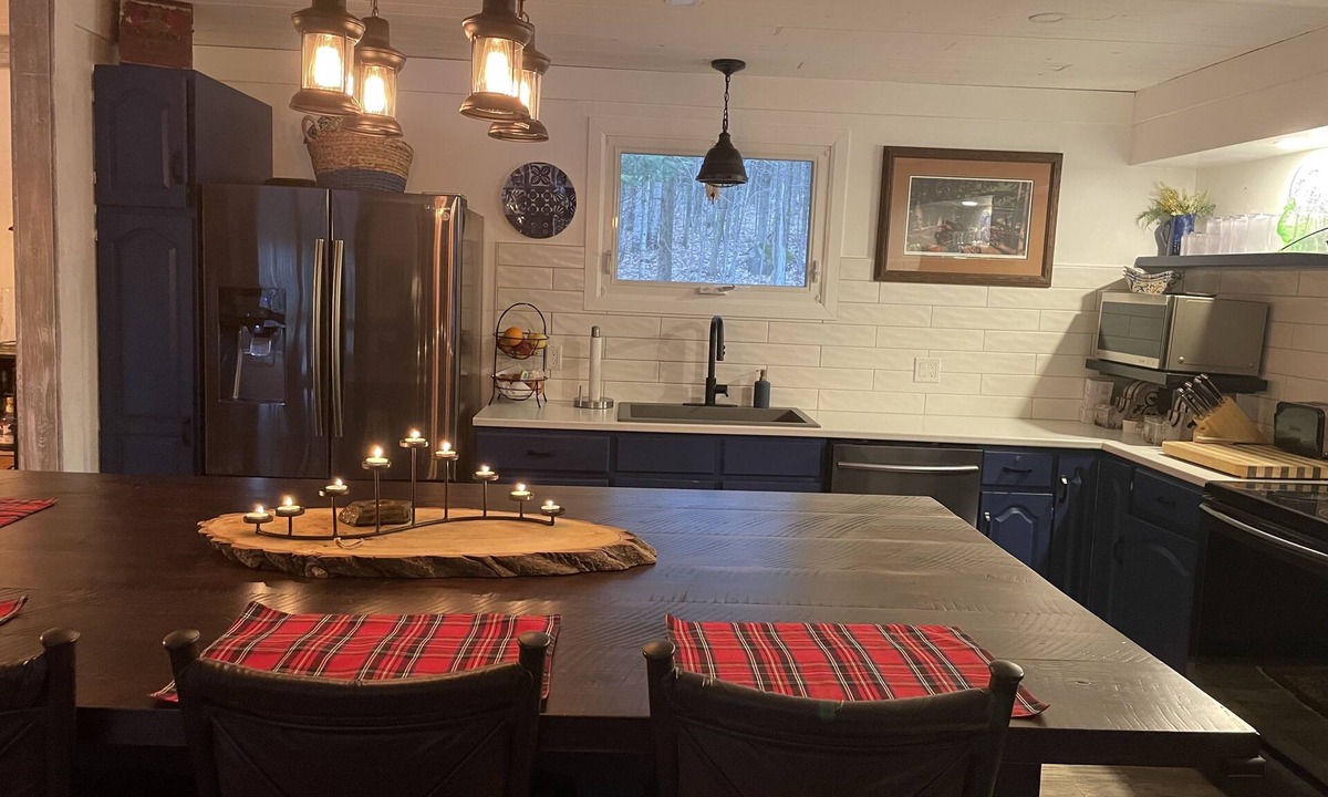 Huntsville Ski Chalet | Ontario’s HIDDEN GEM! Cozy chalet in sought after Hidden Valley Highlands