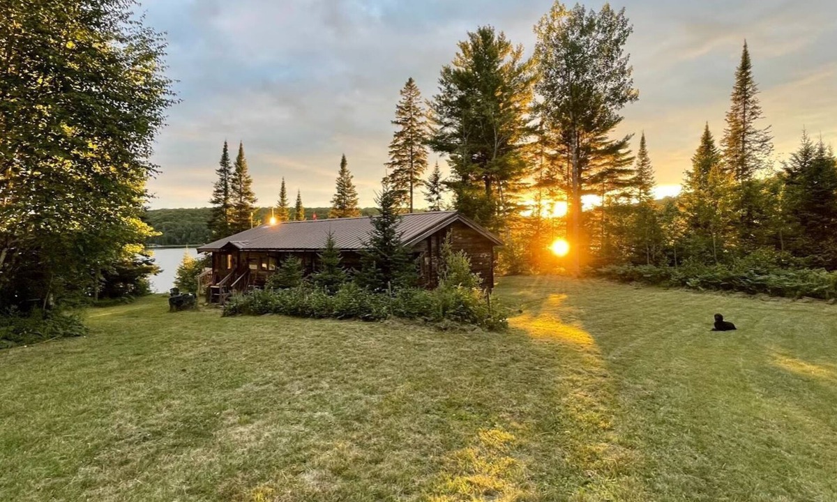 Nipissing Cabin | Onyx's Haven: Off Grid Log Cabin