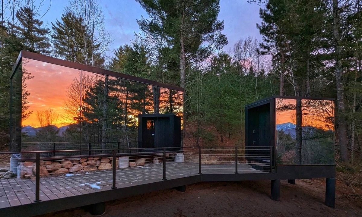 North Pole Cabin | ÖÖD Whiteface at Jay - Scandinavian Mirror Cabin