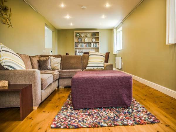 Stanton Drew Apartment | Oolitic Springs