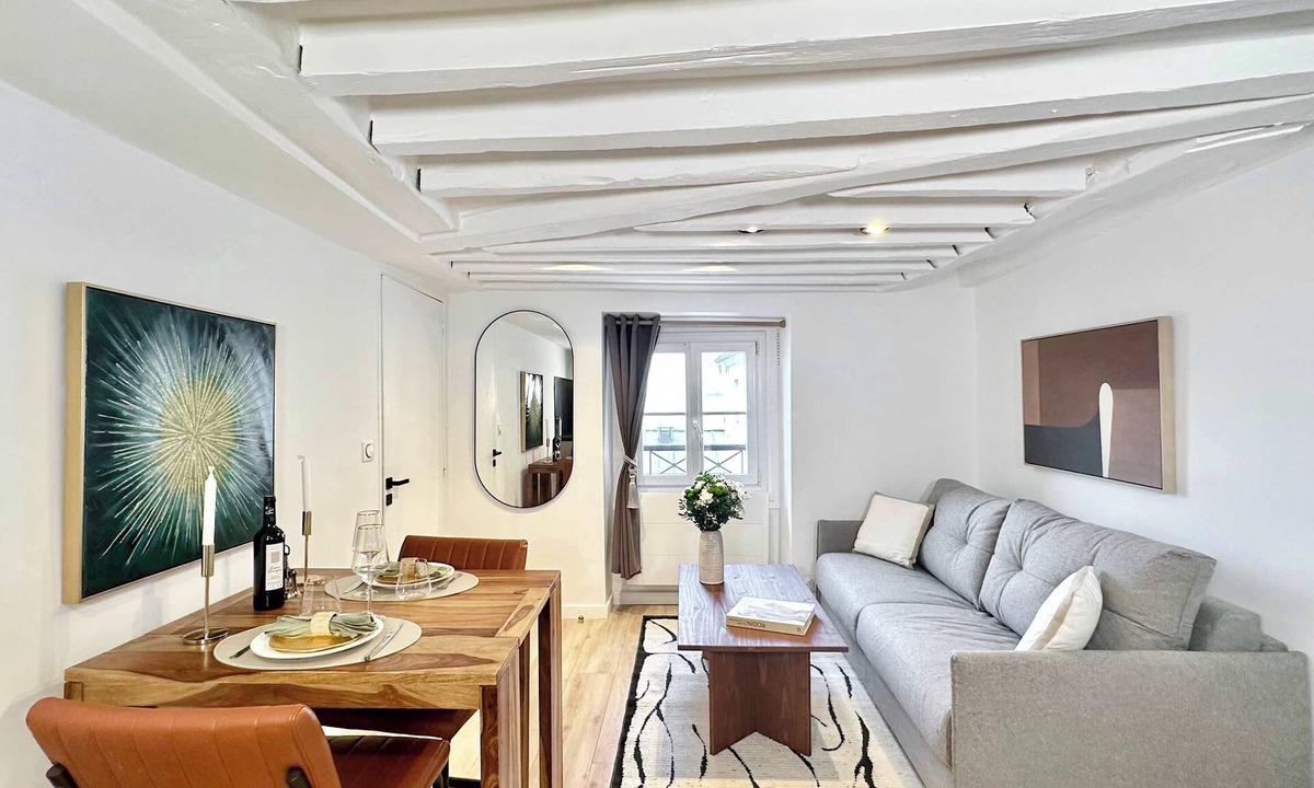 Quartier de la Porte-Saint-Denis Apartment | Opéra - Premium flat with lift near Gare de l'Est