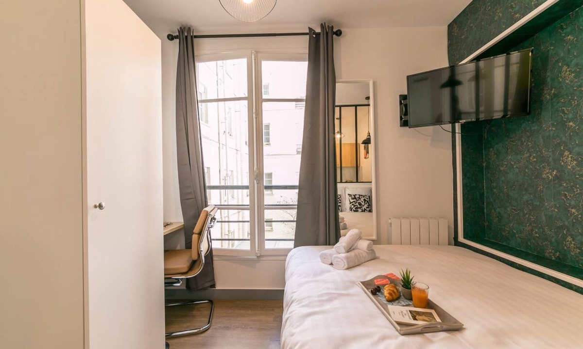 Quartier du Faubourg-Montmartre Apartment | Opéra - Rossini 26: cosy flat for 2