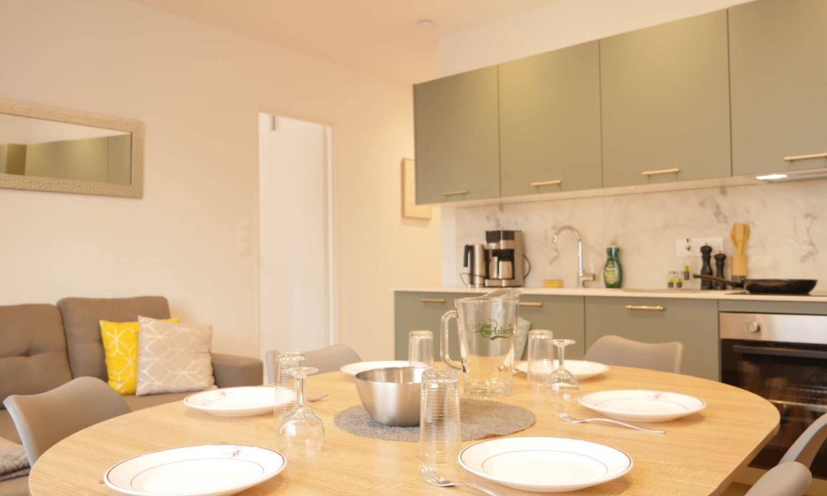 Le Portel Apartment | "OPARADI" Opal green V