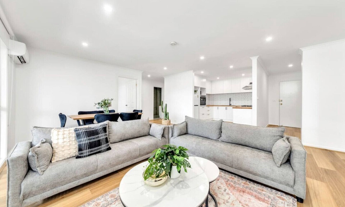 Coburg Apartment | Open and Airy Warehouse on Loch