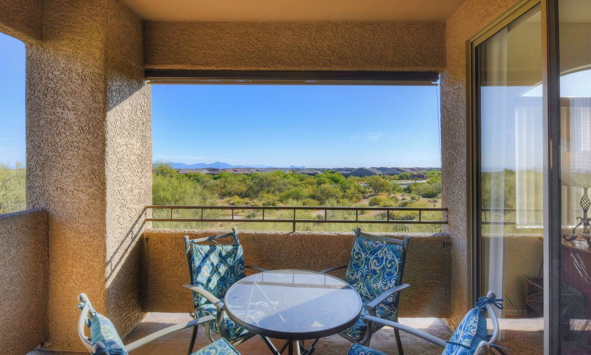 Rancho Vistoso Condo | Open & bright condo with WiFi, W/D, pool, hot tub & panoramic views