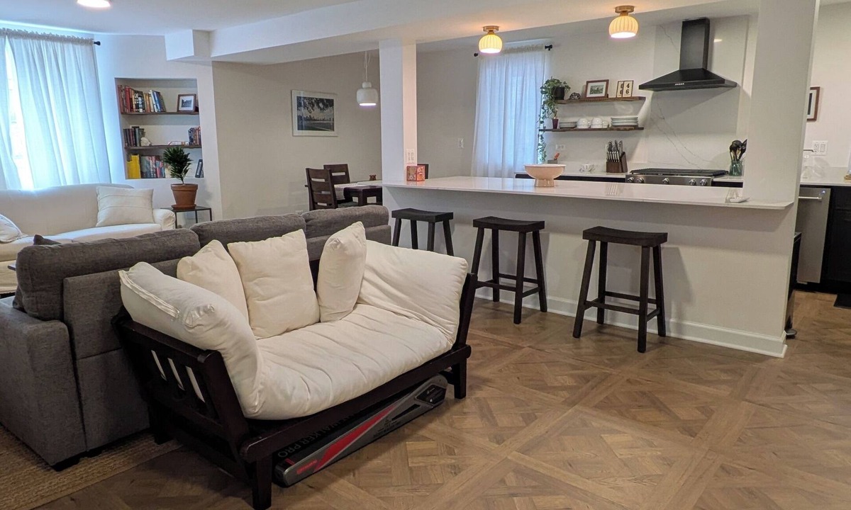 Palmer Square Apartment | Open Concept Garden Unit in Logan Square