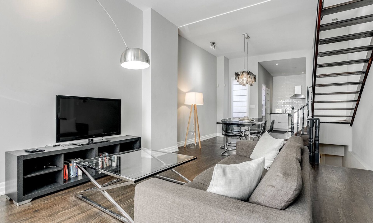 Bickford Park Apartment | Open Concept Modern Little Italy Home