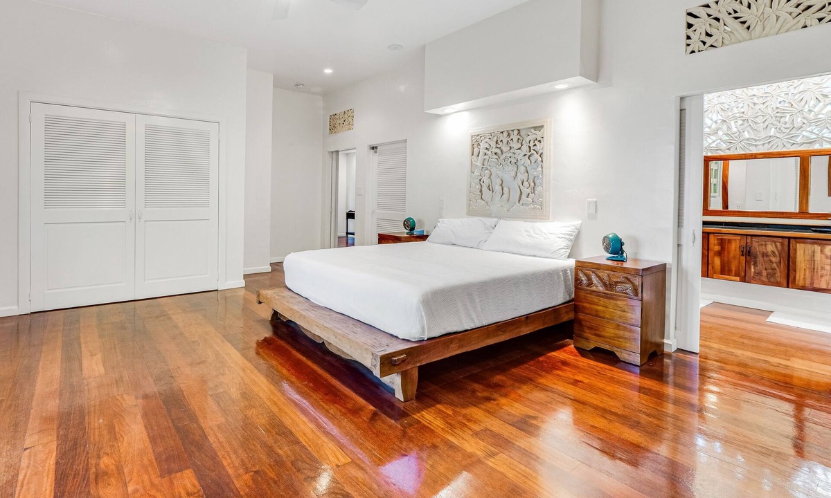 Honokaa House | Open concept villa with a tropical garden setting, lanai & patios