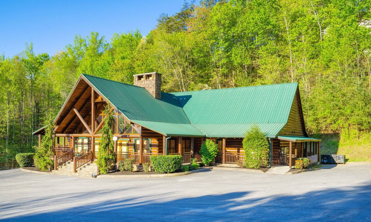 Pigeon Forge Cabin | OPEN FOR '26 Booking! Theater Room, Game Room, Double Kitchen