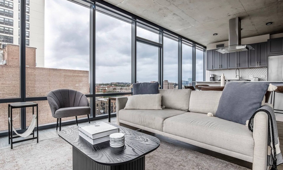 Lake View East Apartment | Open Lakeview 2BR w/Gym & Grills, nr Lakefront Trail, by Blueground