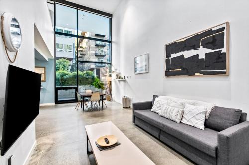 Downtown Apartment | Open Loft in Redmond Core - 92 Walkscore!