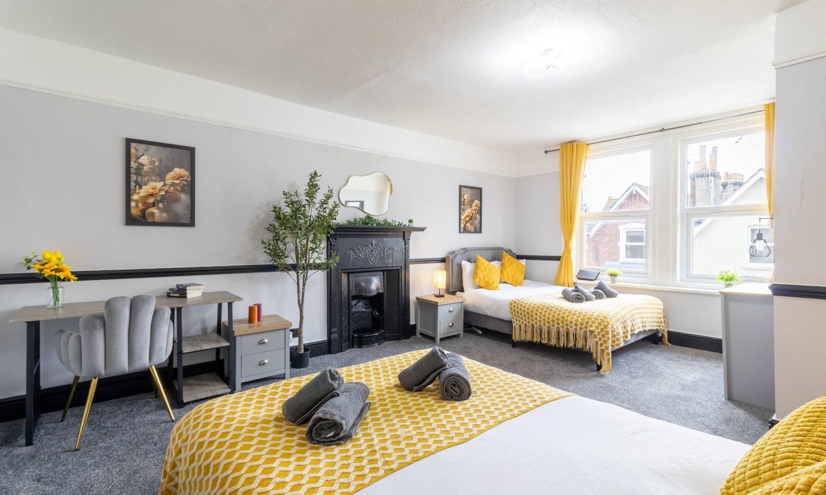 Southsea Apartment | Open Mind Property - 4 Beds & Free Parking