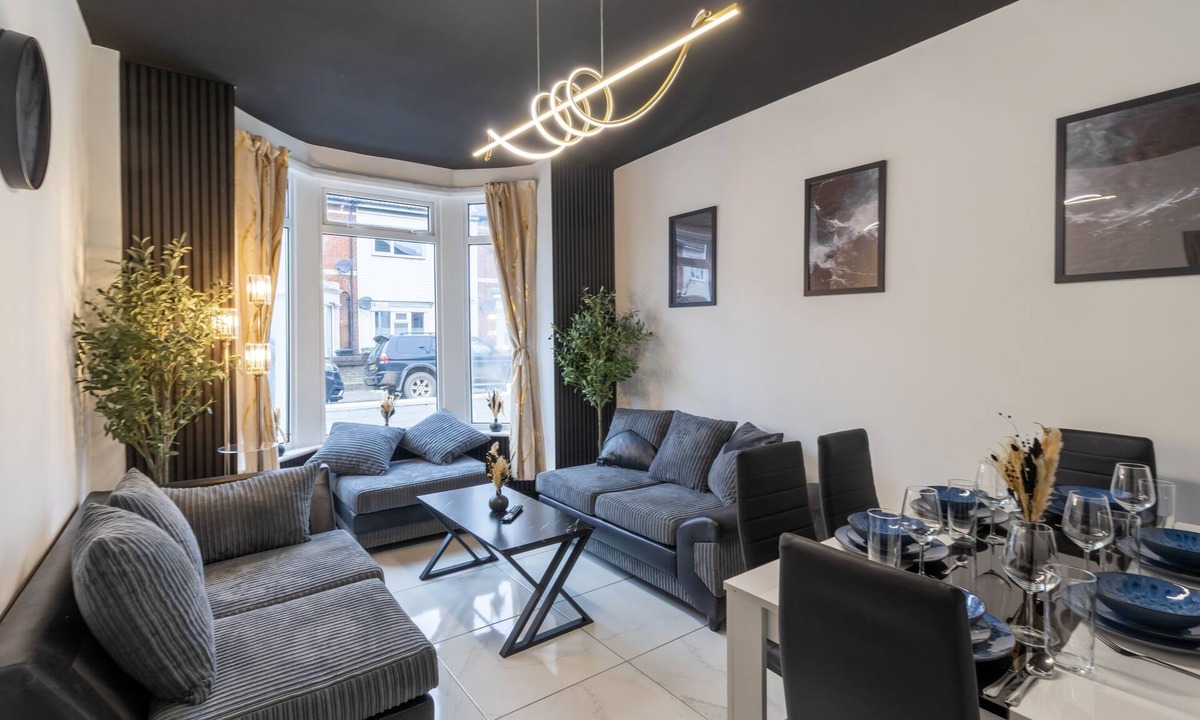 Portsmouth House | Open Mind Property - 7 Beds and Free Parking