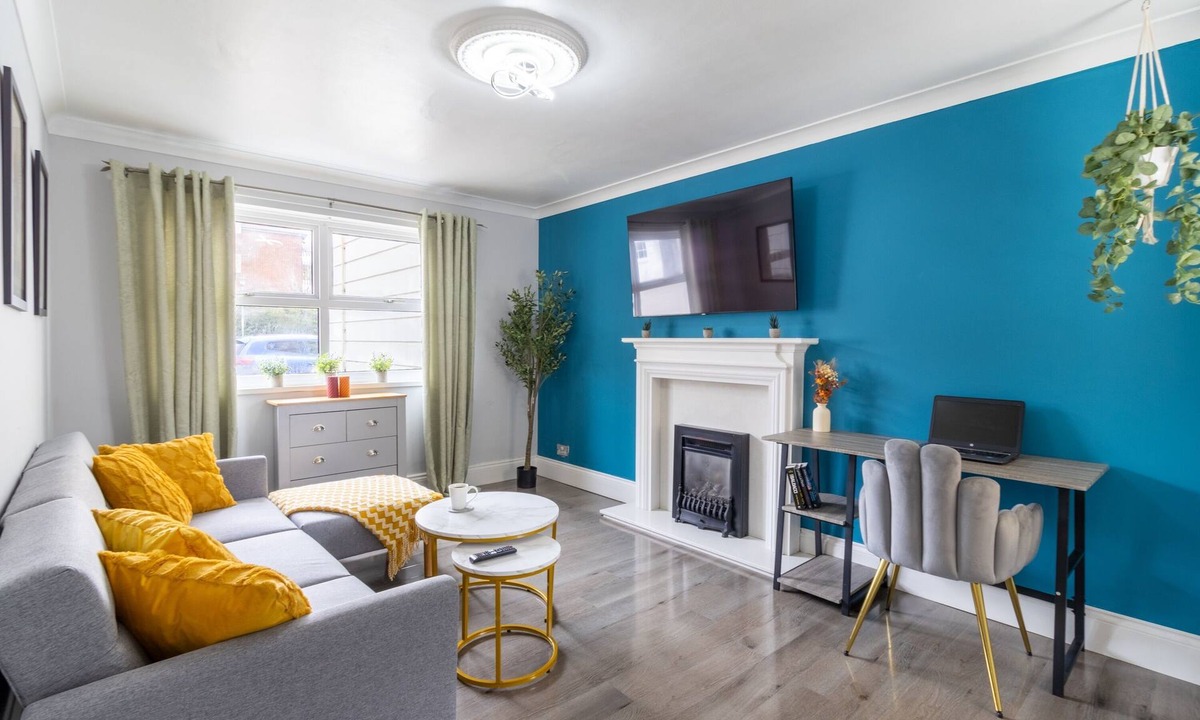 Portsmouth House | Open Mind Property - Gunwharf Quays 4 Beds Parking