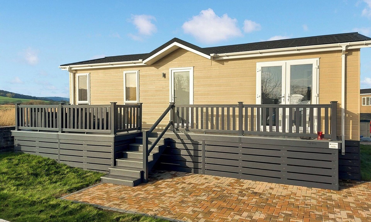 Amberley House | Open-plan living accommodation with lounge/kitchen/dining.