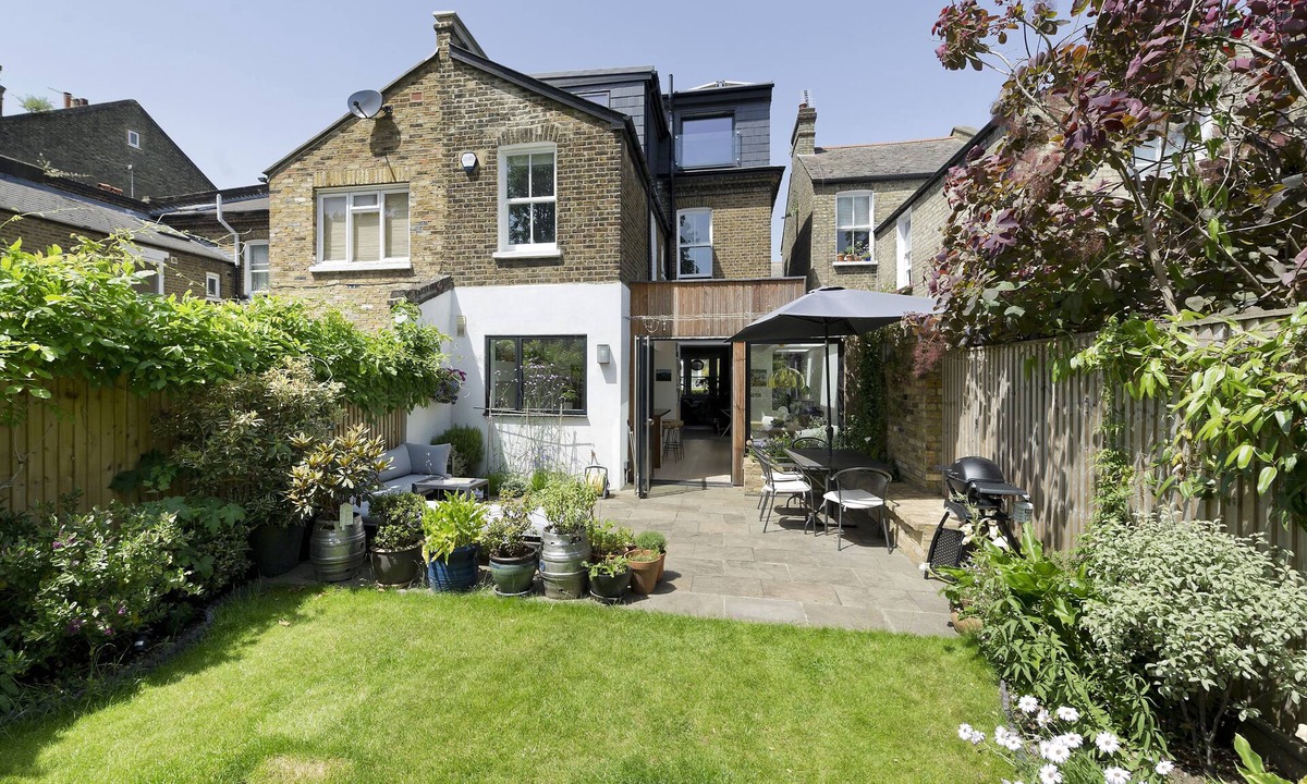 Tollington House | Open Skies, by Veeve