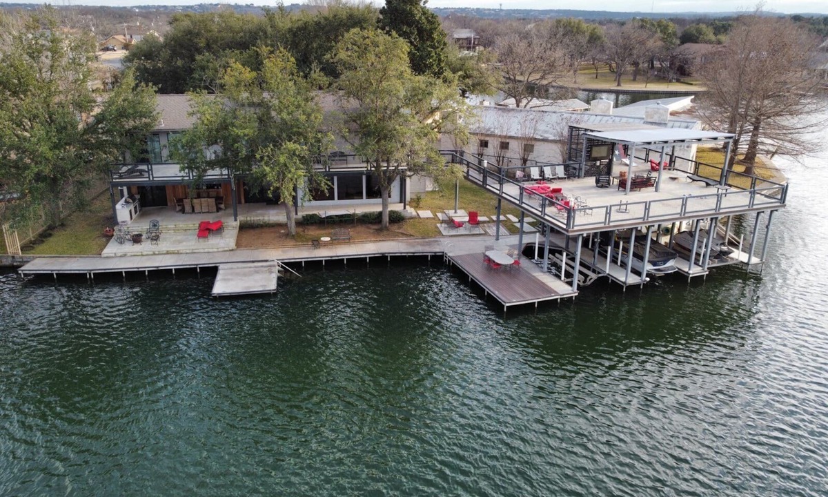 Horseshoe Bay House | Open Water! Boat & 2 JetSki Docks, Gorgeous Swim Area, Water Toys, Pool Table!