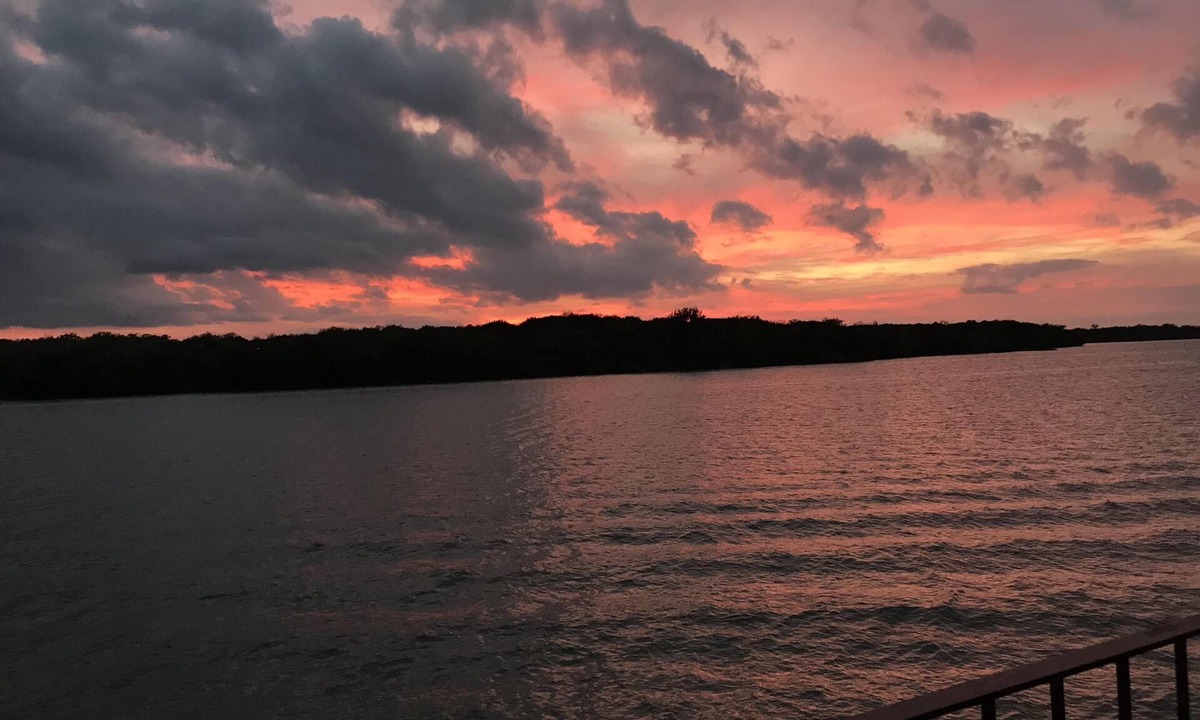 Marble Falls House | Open water on LBJ! Great for family gatherings, or just a lake getaway.