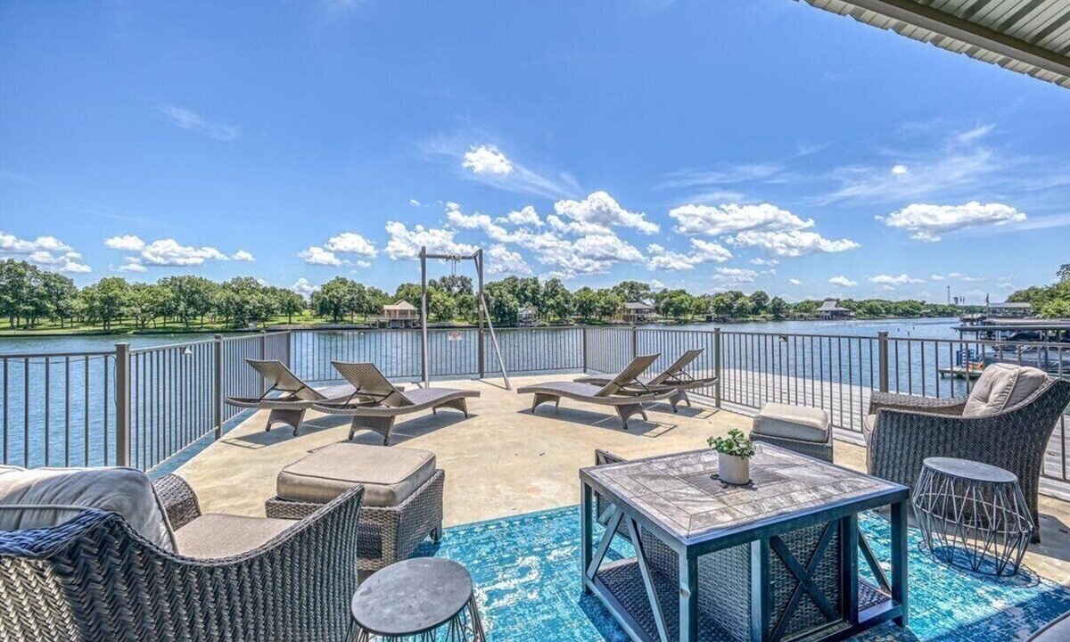 Kingsland House | Open Water Retreat on LBJ +Lift +Hot Tub