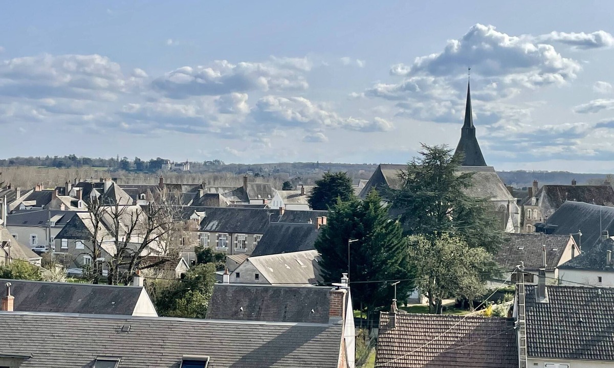 Onzain House | Opposite Château de Chaumont sur Loire