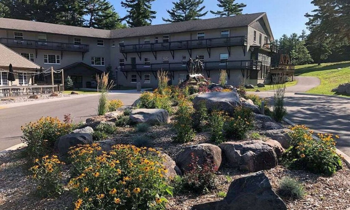 Iron Mountain House | Opulent Cedar Haus Suite | Serene Escape