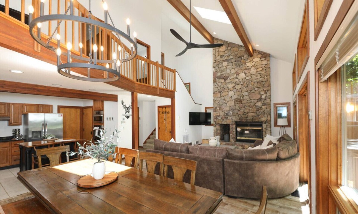 Nellysford Ski Chalet | Opulent Retreat Amidst Blue Ridge`s Serenity * Dog Friendly * Hot Tub