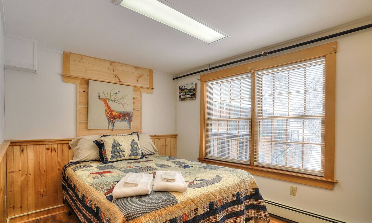 Oquossoc Hotel | Oquossoc Suite #8 | Upstairs Suite w/Kitchenette