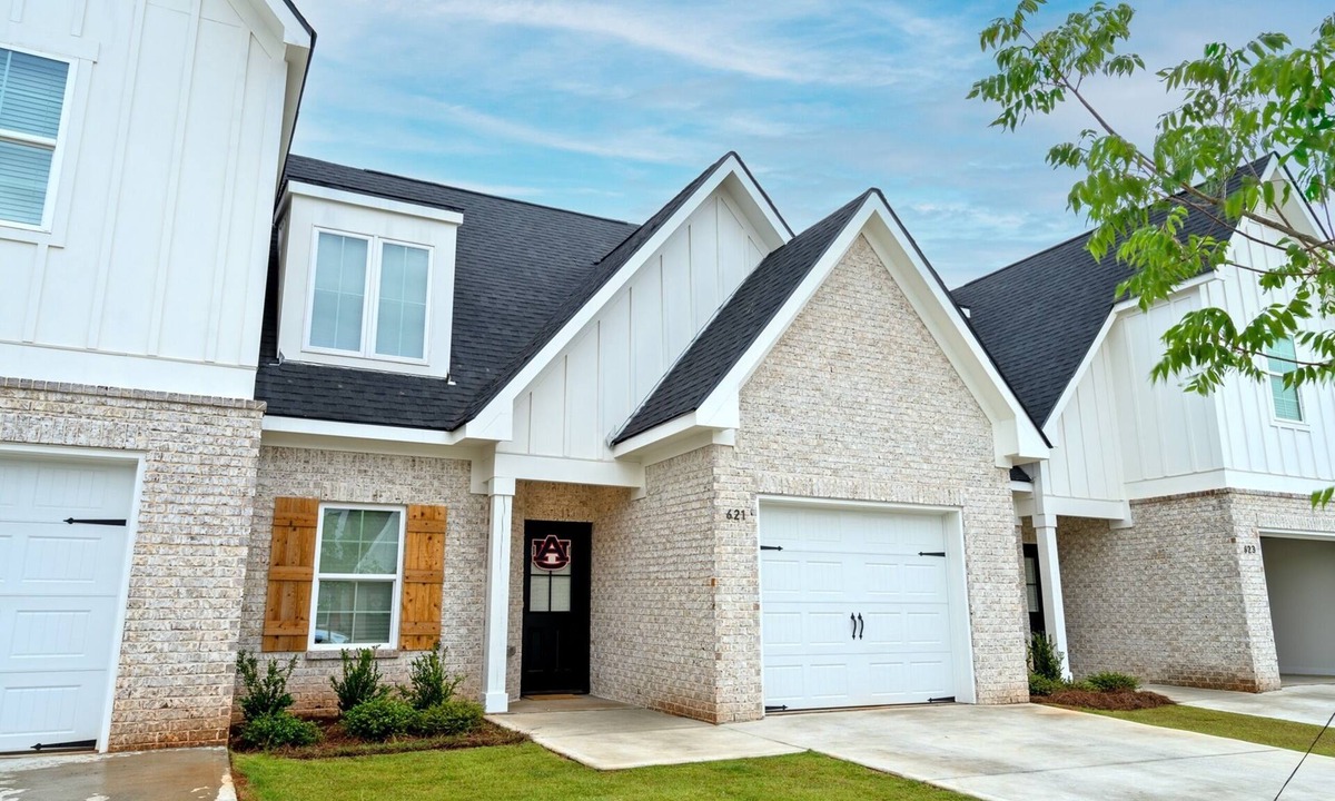 Auburn House | Orange & Blue Skies | 2 Bed, 2 Bath
