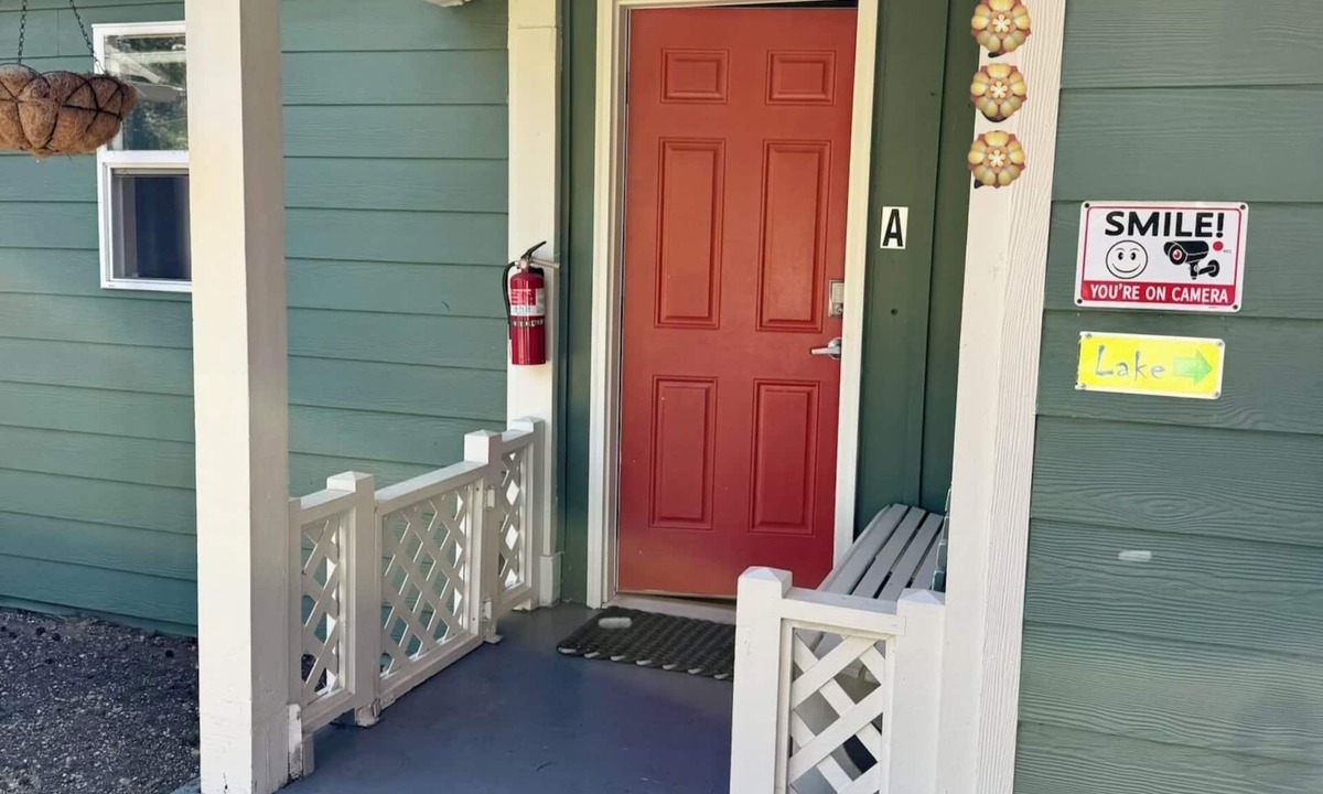 Picnic Point-North Lynnwood Apartment | Orange Door at Lake Serene