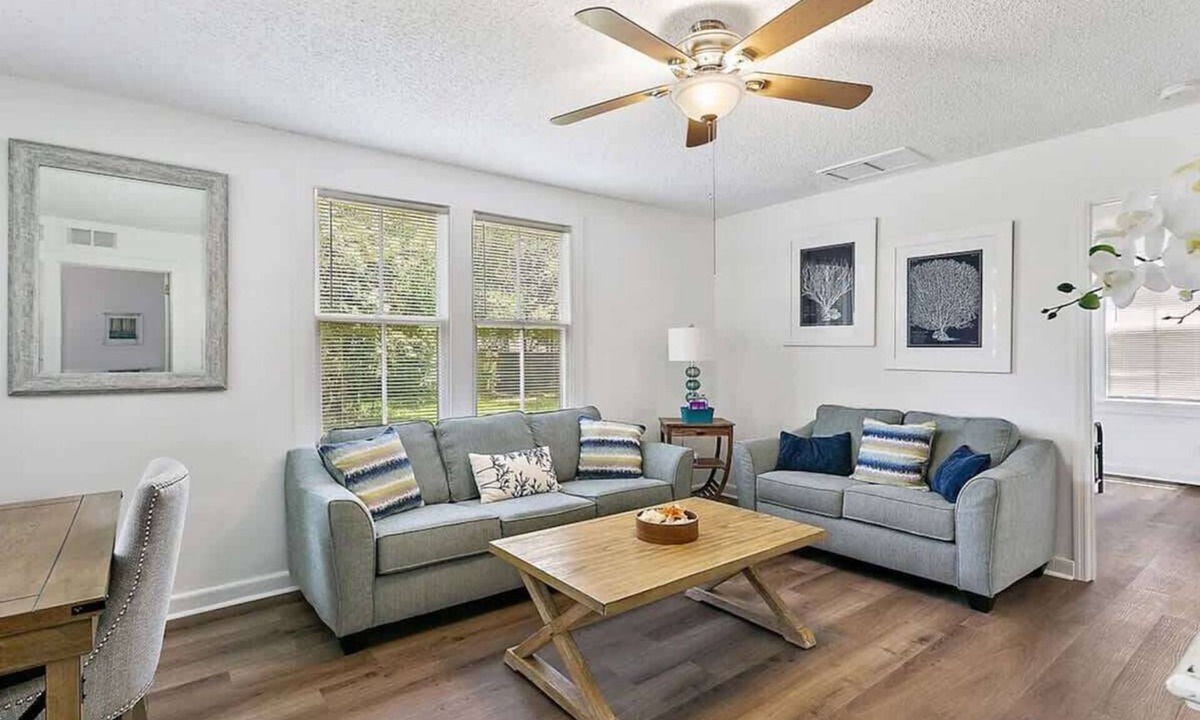 St. Nicholas House | *Orange Door Bungalow*- Central, Cozy, 3BR