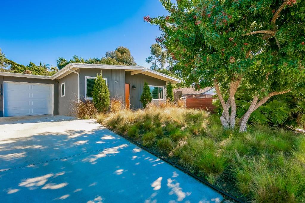 Encinitas House | Orange Door Oasis