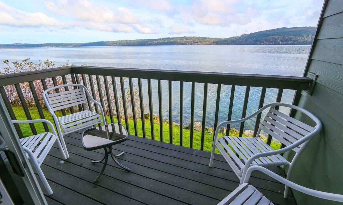 Adelma Beach House | Orca Oasis Condo Stunning Views Over Discovery Bay