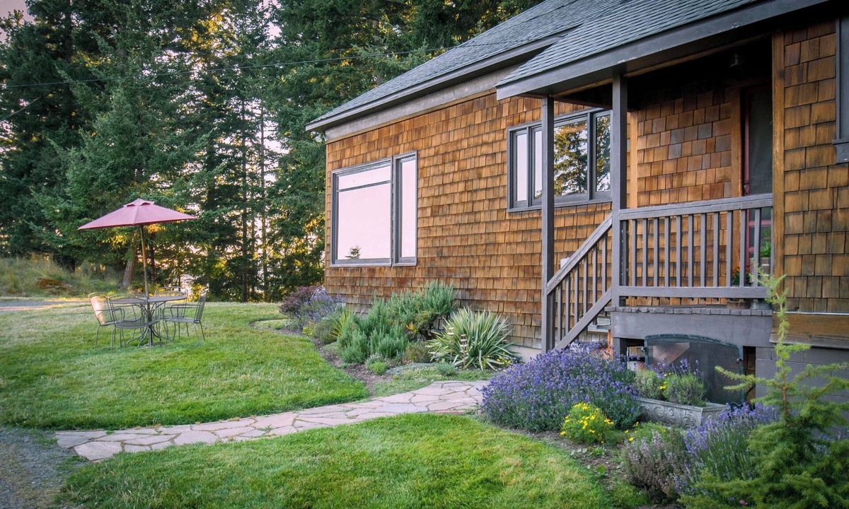 Olga House | Orcas charm @ Cherry Hill