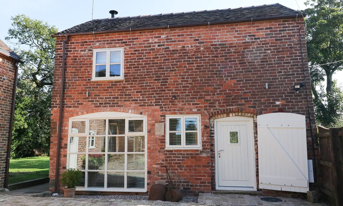 Forsbrook Cottage | ORCHARD BARN, pet friendly, luxury holiday cottage in Fulford