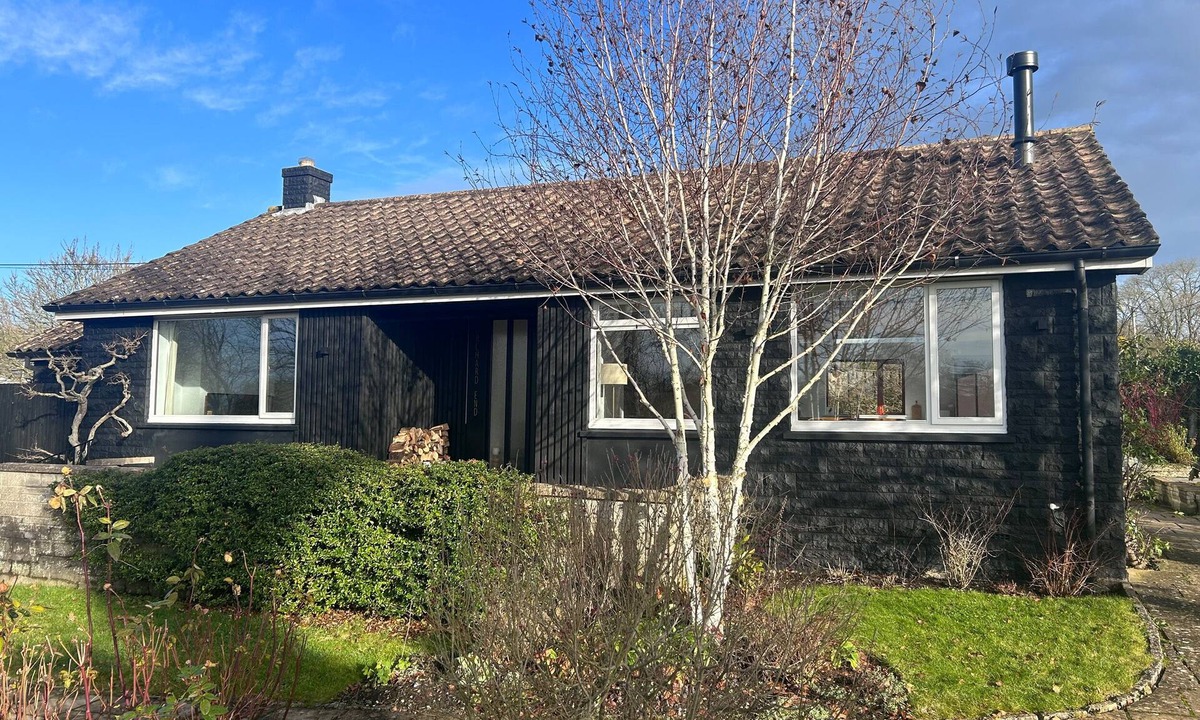 West Lydford House | ORCHARD END, pet friendly, with open fire in Glastonbury