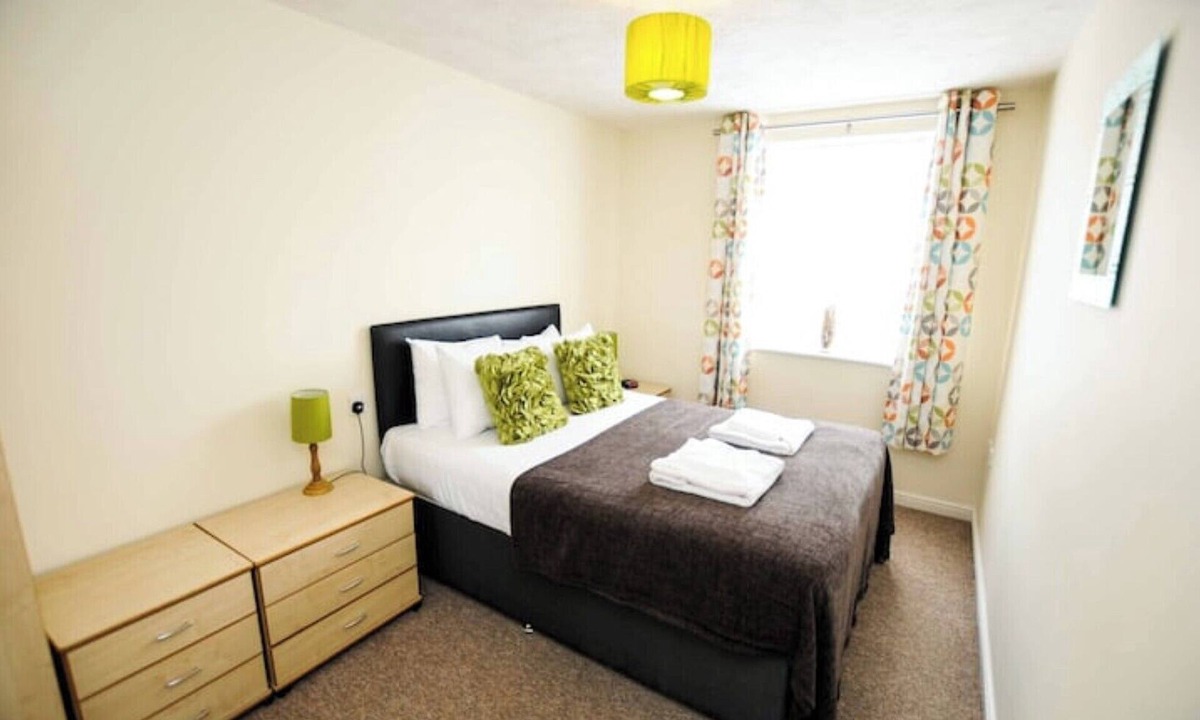 Bradley Stoke Apartment | Orchard Gate 2 Bedroom Executive Apartment