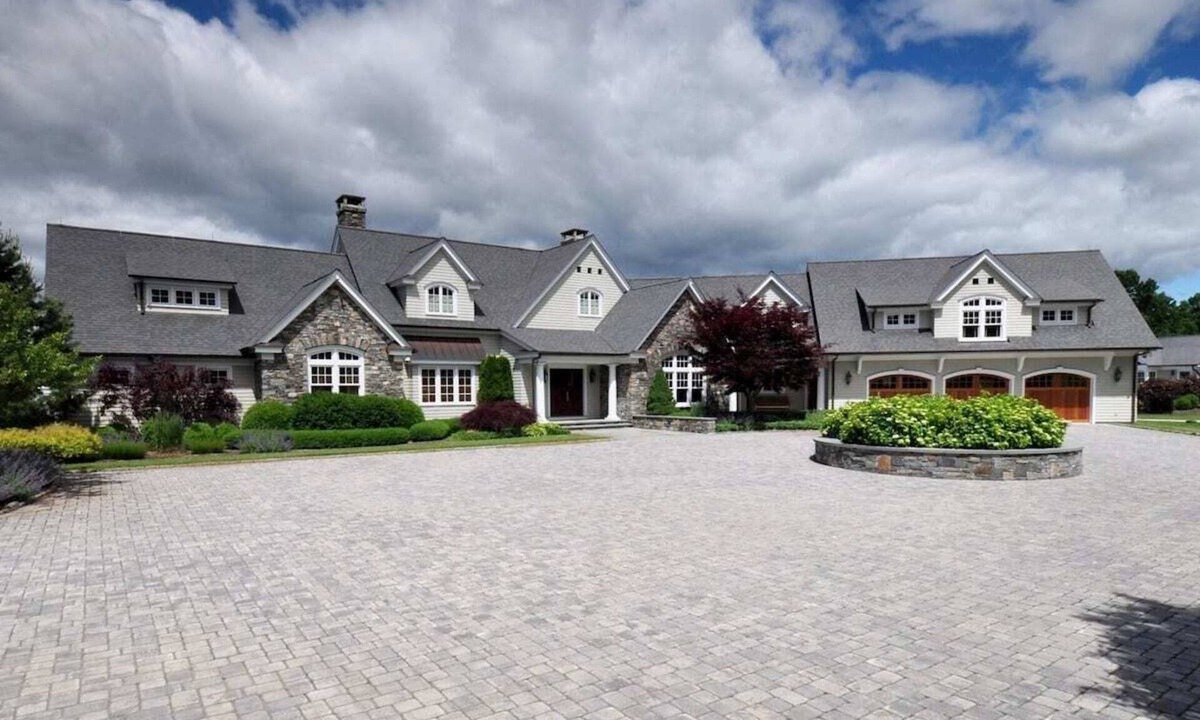 East Lyme House | Orchard Manor Estate